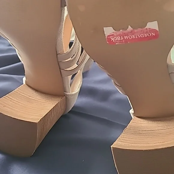 STEVE MADDEN Grey Beige 🍁 Microsuede 3.5" Block Heel Sandals 11 - Picture 10 of 12